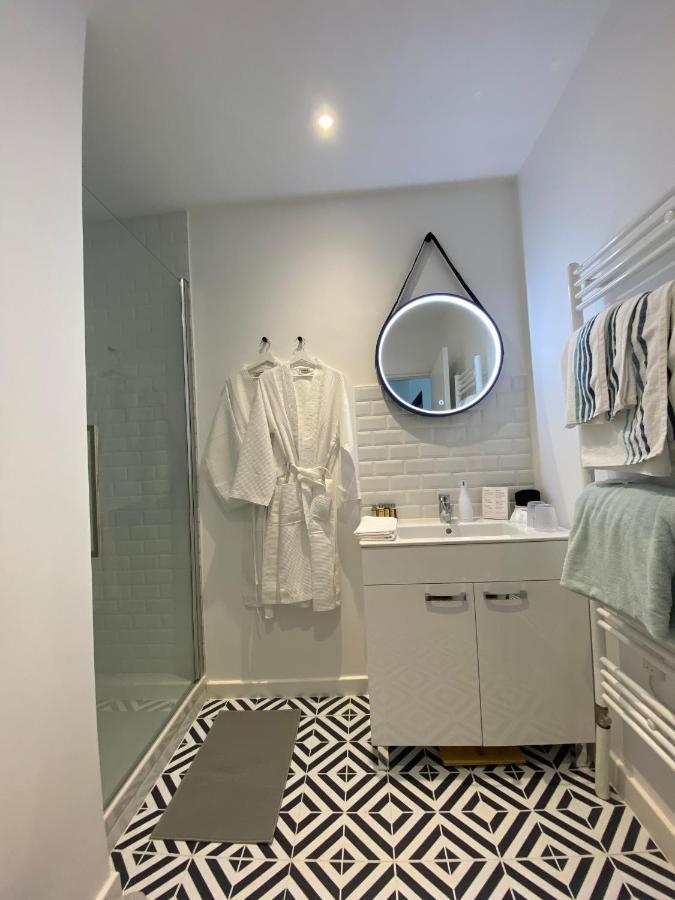 Md Gallery Bed & Breakfast อาร์โรม็องเชอเลส์แบ็ง ภายนอก รูปภาพ