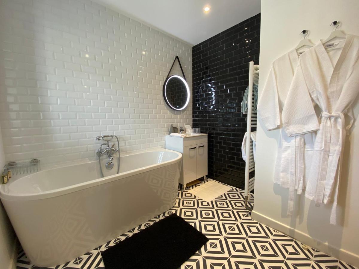 Md Gallery Bed & Breakfast อาร์โรม็องเชอเลส์แบ็ง ภายนอก รูปภาพ