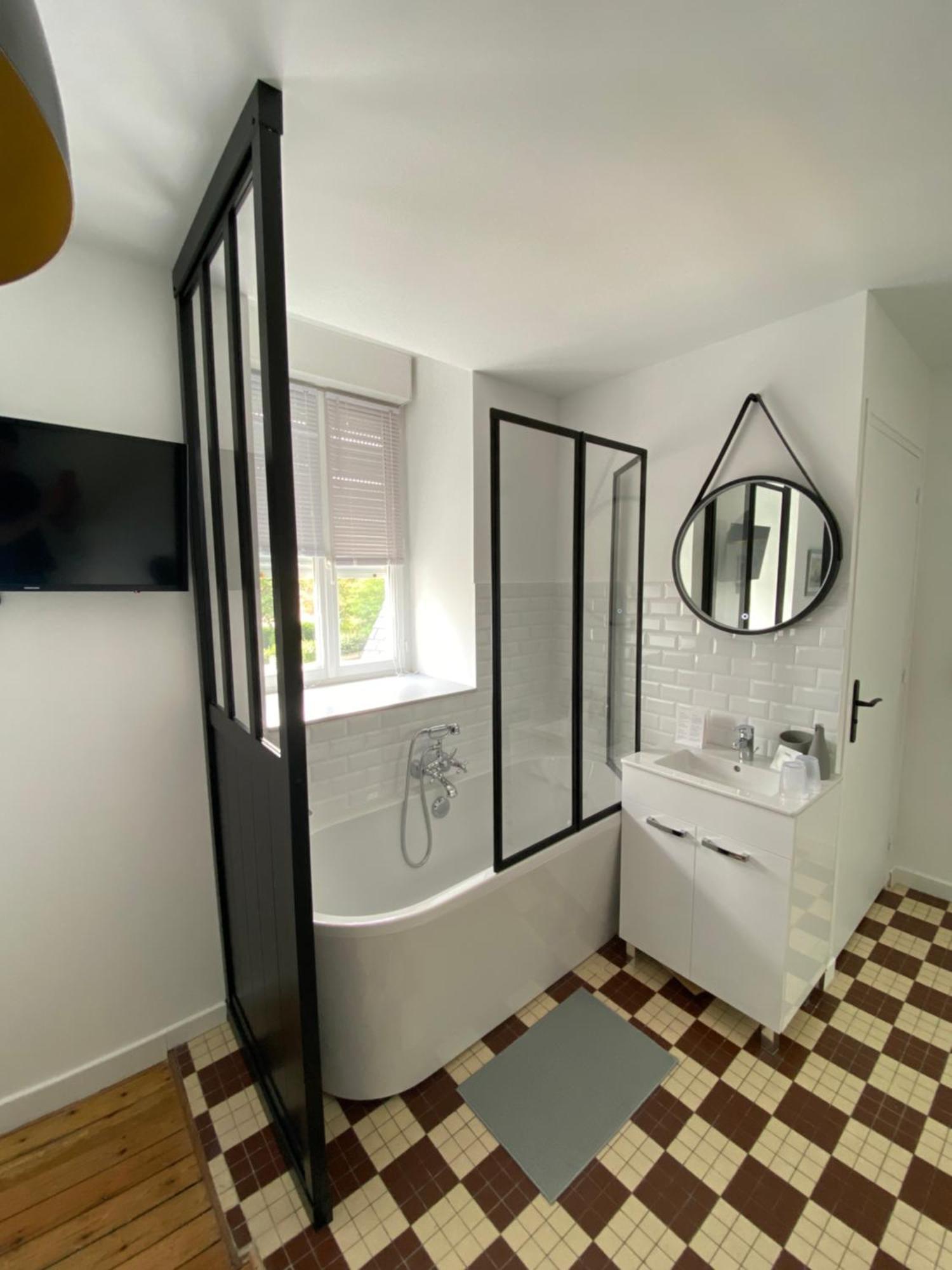 Md Gallery Bed & Breakfast อาร์โรม็องเชอเลส์แบ็ง ภายนอก รูปภาพ